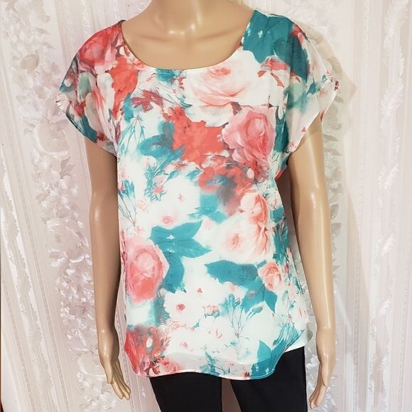 Tahari Floral Top    - Picture 1 of 9